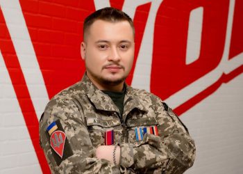 співає в Голосі