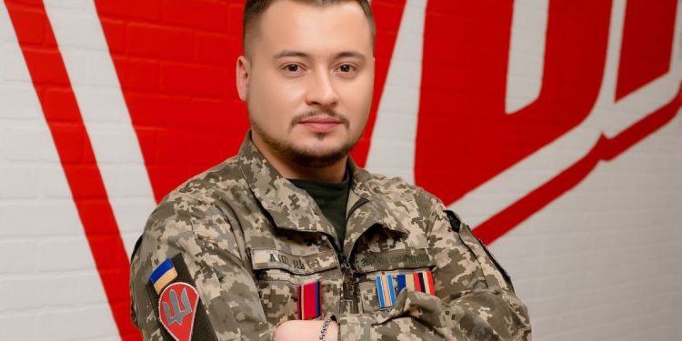 співає в Голосі