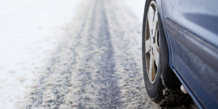 Бути обережними та враховувати погодні умови на автошляхах