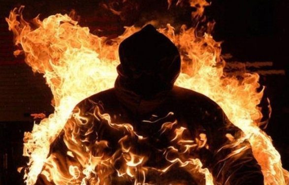 облив себе самогубець