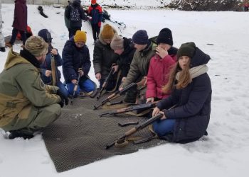 вчилися стріляти