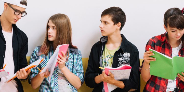 Куди звертатися тернопільським абітурієнтам з питаннями щодо вступної кампанії (нова гаряча лінія)