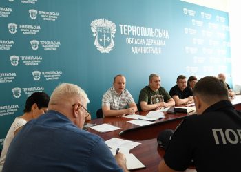 На Тернопільщині автодор “готує сани влітку”: обговорили питання негоди на дорогах