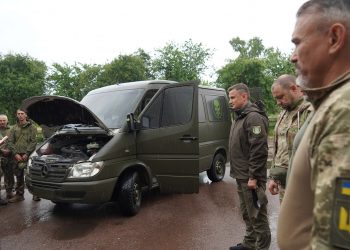 Голова Тернопільської облради передав бус на передову