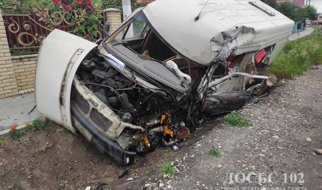 ДТП на Тернопільщині: загинула жінка, пошкоджено рейсовий автобус