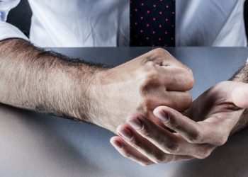 Тернополянка не витримала постійних знущань рідного сина та звернулася в поліцію