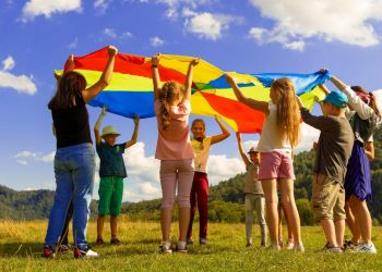 А ви збираєтесь відправляти дітей у табір? (відео)