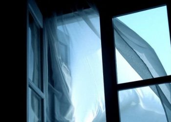 Тернополянка випала з вікна багатоповерхівки та загинула