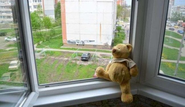 У Чорткові дитина випала з вікна