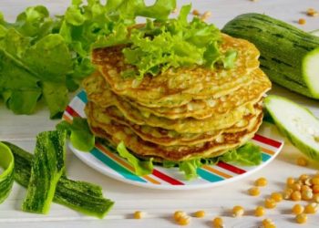 Оригінальні кабачкові коржики: тепла закусна для всієї сім’ї!