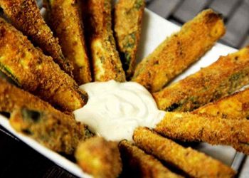 Смачні та корисні кабачкові палички: страва на компанію!