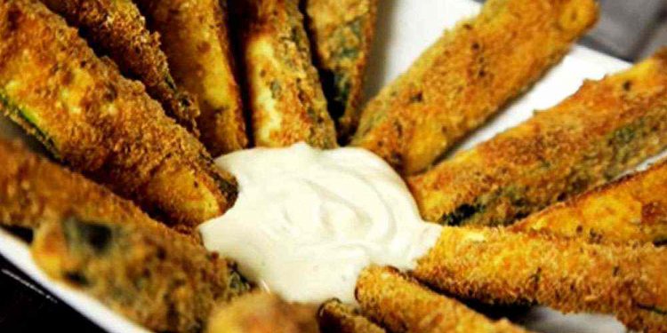 Смачні та корисні кабачкові палички: страва на компанію!