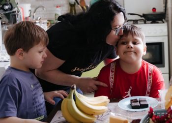 Мама з Маріуполя: Війна відібрала у моїх синів дитинство