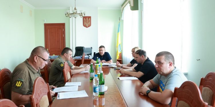 В Тернопільській ОВА відбулася нарада з питань безперебійної роботи бюджетоутворюючих підприємств області під час воєнного стану