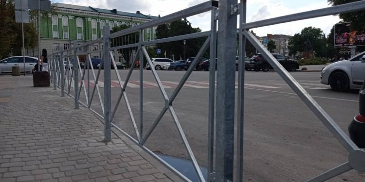 Відгородили вірян? У Тернополі поставили огорожу навколо Катедри