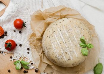 Фермерський молочно-вершковий сир з духмяним ароматом французьких спецій — унікальна рецептура ТМ “Семеро Козенят”