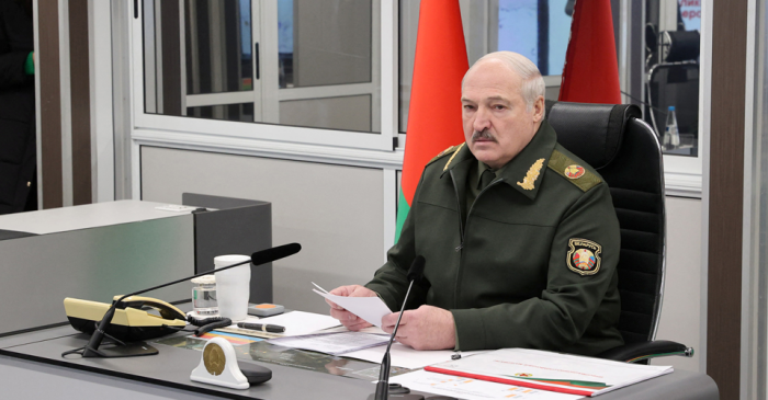 Старого тримають за яй…а: Британія пояснила чому Лукашенко допомагає Путіну