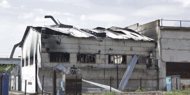 Полонених в Оленівці “спалили живцем”