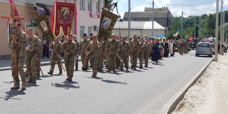 Тернопільщина проводжає в останню путь воїна Дмитра Джиджору
