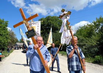 Тернопільщина провела в останню путь захисника Олексія Карпова