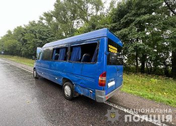Маршрутка “Тернопіль – Манаїв” потрапила у ДТП