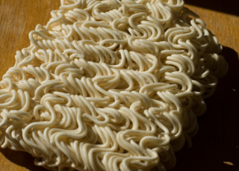 В Україні зупинилося добре відоме українцям підприємство з виготовлення вермішелі швидкого приготування: що буде з продукцією