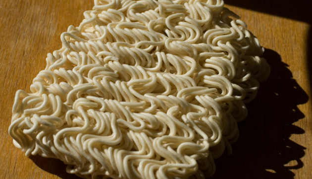 В Україні зупинилося добре відоме українцям підприємство з виготовлення вермішелі швидкого приготування: що буде з продукцією