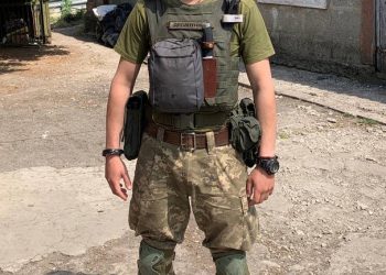 “Мій позивний – Десантник, скорочено Дéсант”, – каже командир єгерського взводу з Тернополя