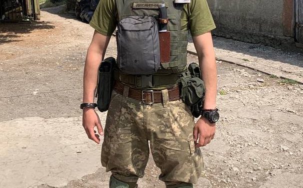“Мій позивний – Десантник, скорочено Дéсант”, – каже командир єгерського взводу з Тернополя