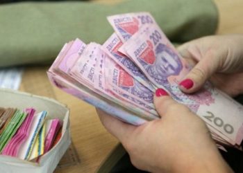 Жителька Бережанщини віддала величезні гроші шахраям