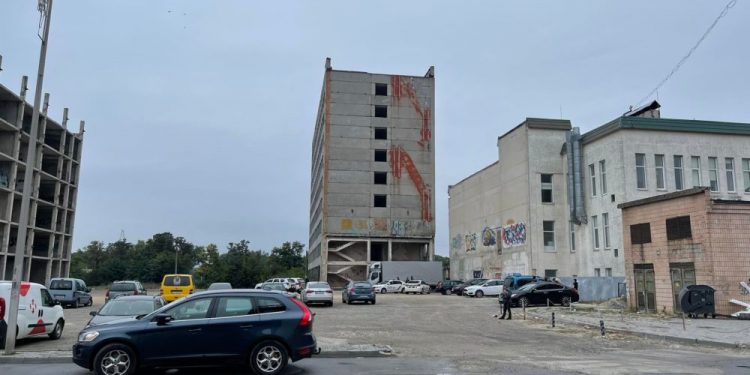 Біля “Подолян” знайшли труп молодогочоловіка