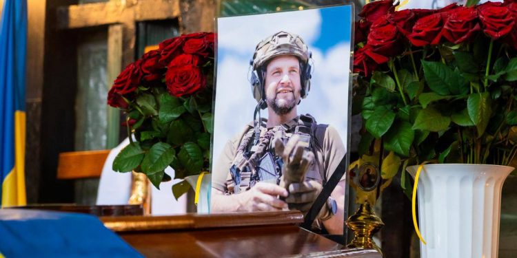 Тернопіль попрощався із ще одним Героєм – Віктором Яцуником