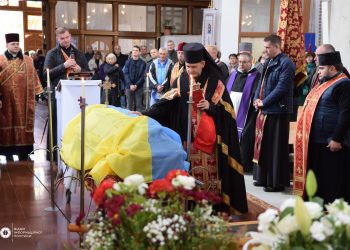 Чортківська громада на колінах зустрічала героїв (фоторепортаж)