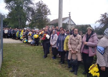 Великодедеркальська громада у жалобі.  В останню путь провели Героя
