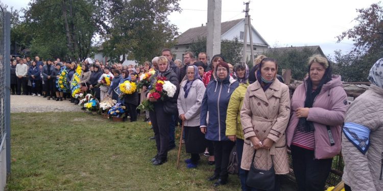 Великодедеркальська громада у жалобі. В останню путь провели Героя