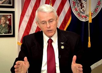 РІА «Новости» виставило прокремлівського коментатора зі США як ляльковода України, якому байдуже, скільки українців загине