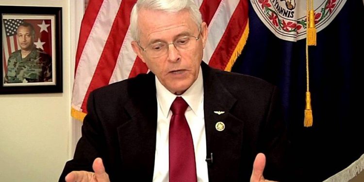 РІА «Новости» виставило прокремлівського коментатора зі США як ляльковода України, якому байдуже, скільки українців загине