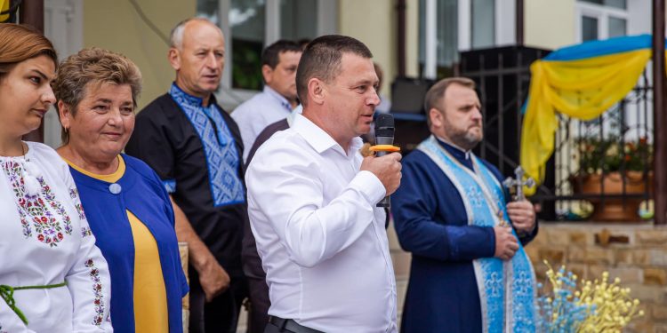 Цінні подарунки першокласникам до Дня знань роздає Бучачагрохлібпром