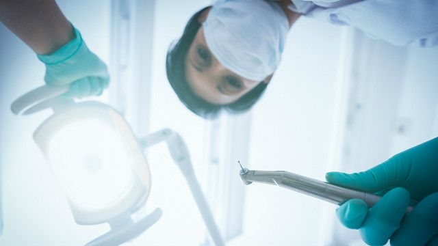 Через смерть дитини відсторонили стоматолога