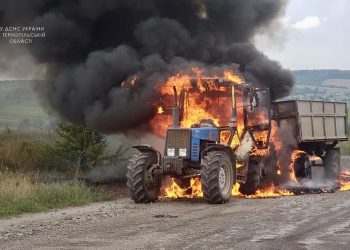 Монастириські рятувальники ліквідували пожежу трактора