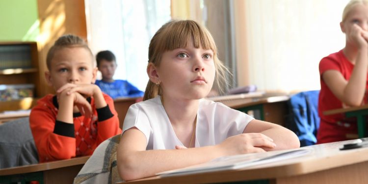 Скільки школярів з Тернопільщини перебувають за кордоном