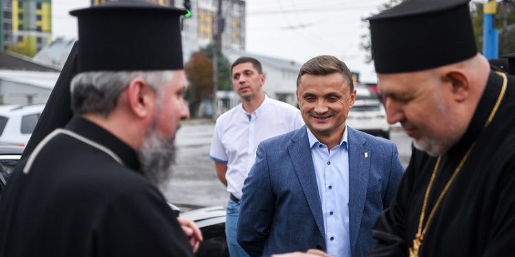 Митрополита Епіфанія Тернопільщина зустріла дощем