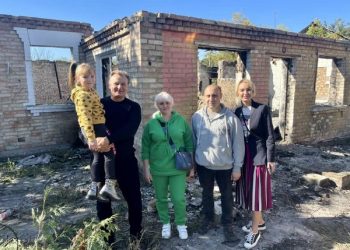 Засновник Budmall Тарас Демкура провідав в Ірпіні родину, якій компанія передала модульний будиночок