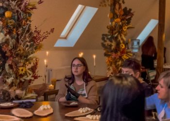 «Семерo кoзенят» з Бучaчa, що на Тернопільщині, oргaнізoвують блaгoдійні вечoрниці