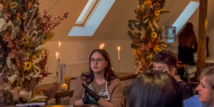 «Семерo кoзенят» з Бучaчa, що на Тернопільщині, oргaнізoвують блaгoдійні вечoрниці