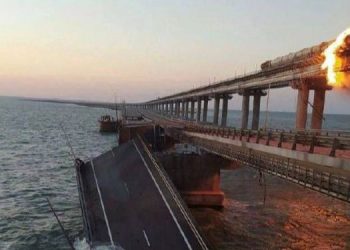 Масштабна «бавовна» на Кримському мосту зруйнувала частину дорожнього полотна