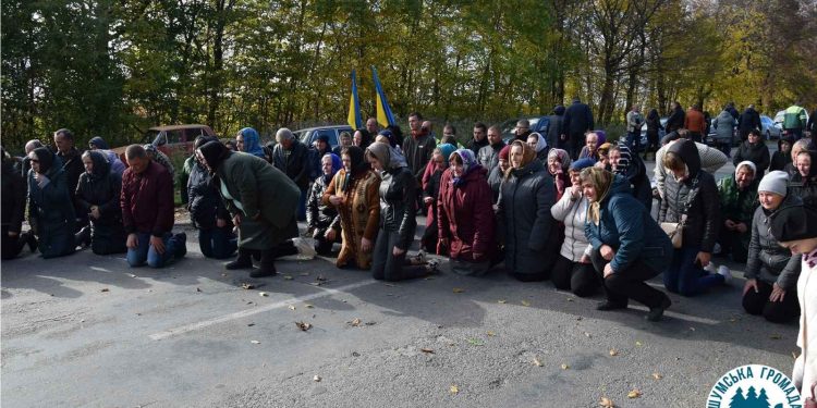 Тіло Героя Вaлерія Лівaря на колінах зустріла Шумська громада