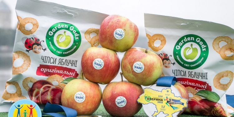 Тернопільський виробник яблук сушить здорові снеки з фруктів та кабачків