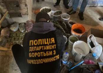 Вирощував та сушив: у приватному будинку на Тернопільщині виявили сховок наркотиків