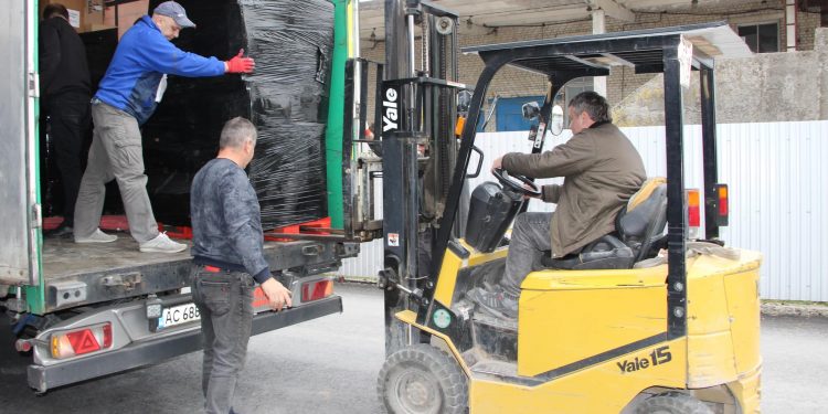 14 тонн допомоги передають у зону бойових дій фонд Ігоря Гуди «Твори добро» разом з благодійниками з Іспанії